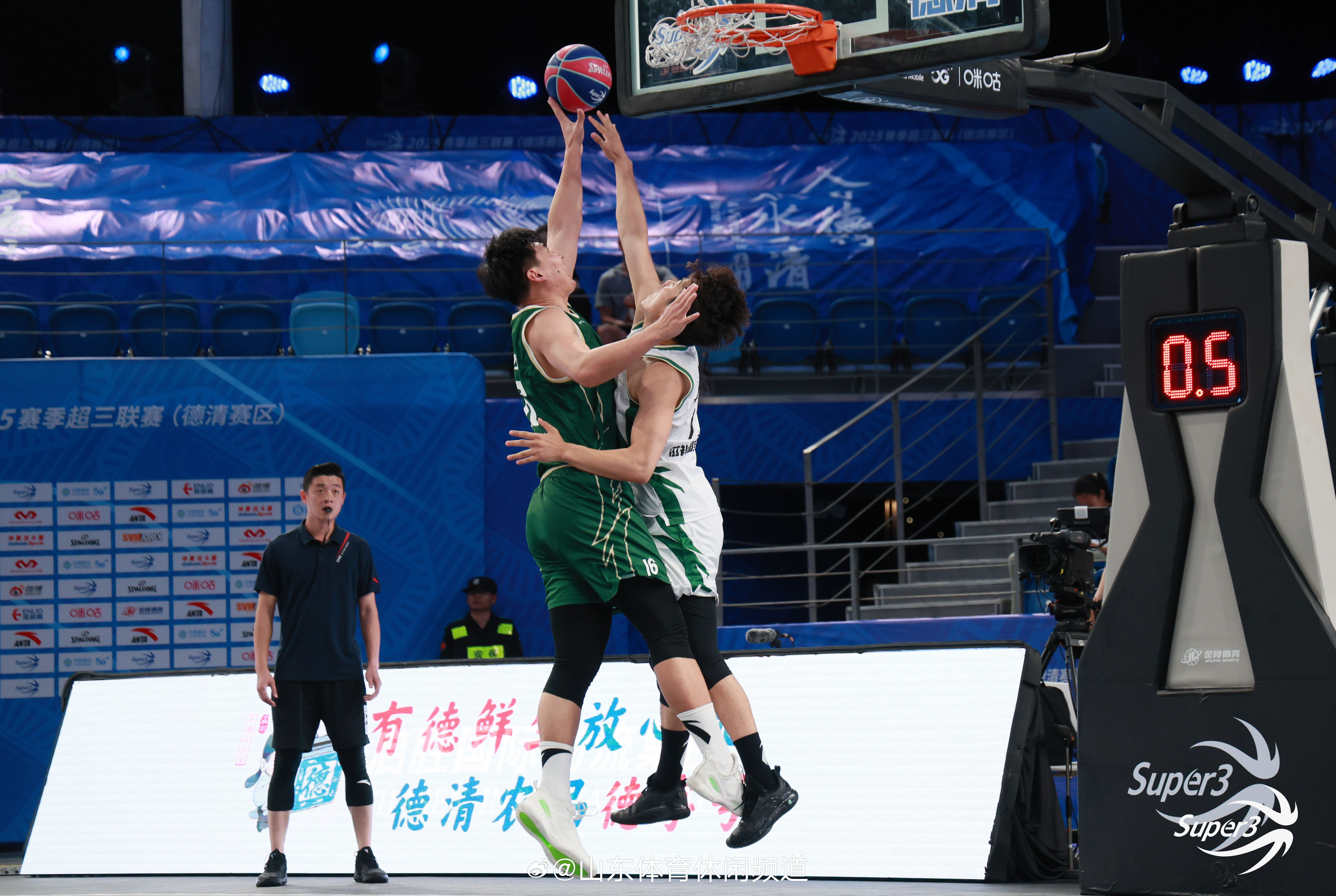 开云体育-风云突变山东男篮赛前单刀错失,欧超杯版图或变,更衣室稳定,身体对抗强度拉满的简单介绍